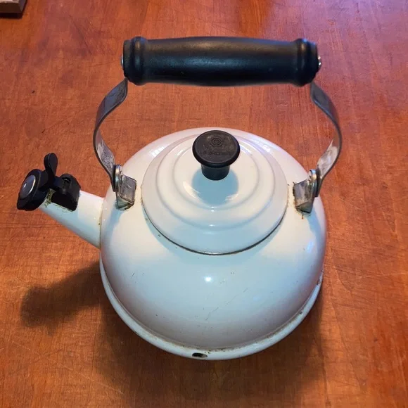 ☕️🫖 LE CREUSET | France | White Enameled Teapot / Kettle 🫖☕️ - Picture 3 of 9